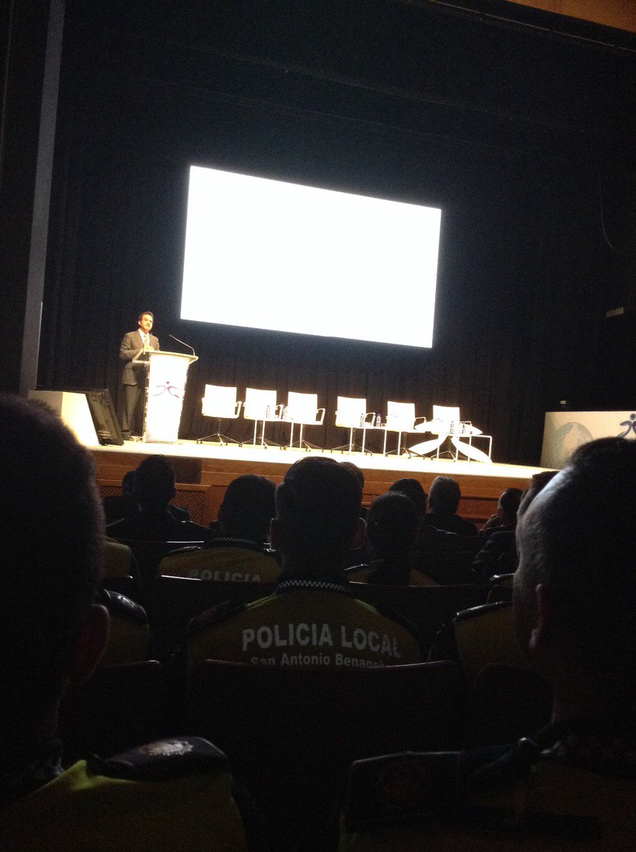 Proximidad20's tweet image. @POLICIES20  Rosa Ana Gallardo: "la Mediación Policial, estamos ante  un ejercicio de apertura y creatividad" #mpo16