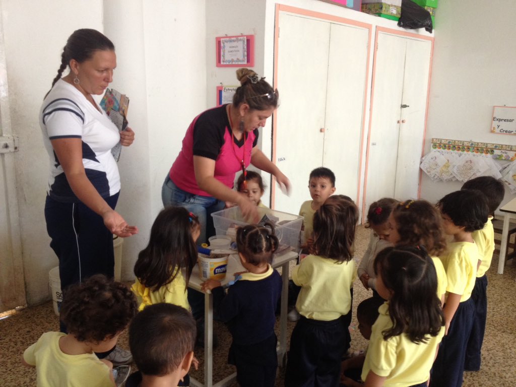 losrangelitos's tweet photo. Germinación del tomate con Maternal @SilvaEleazarL @rodulfohumberto @leomusico1 @MunicipioSC #ApagonConCiencia https://t.co/FaajLrNuD2