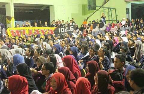 osissman1clp's tweet photo. Malemnya pun ga berkurang pengunjungnya..
#Cmb56 #sponsornongol #flashback https://t.co/iMTiA6aZWs