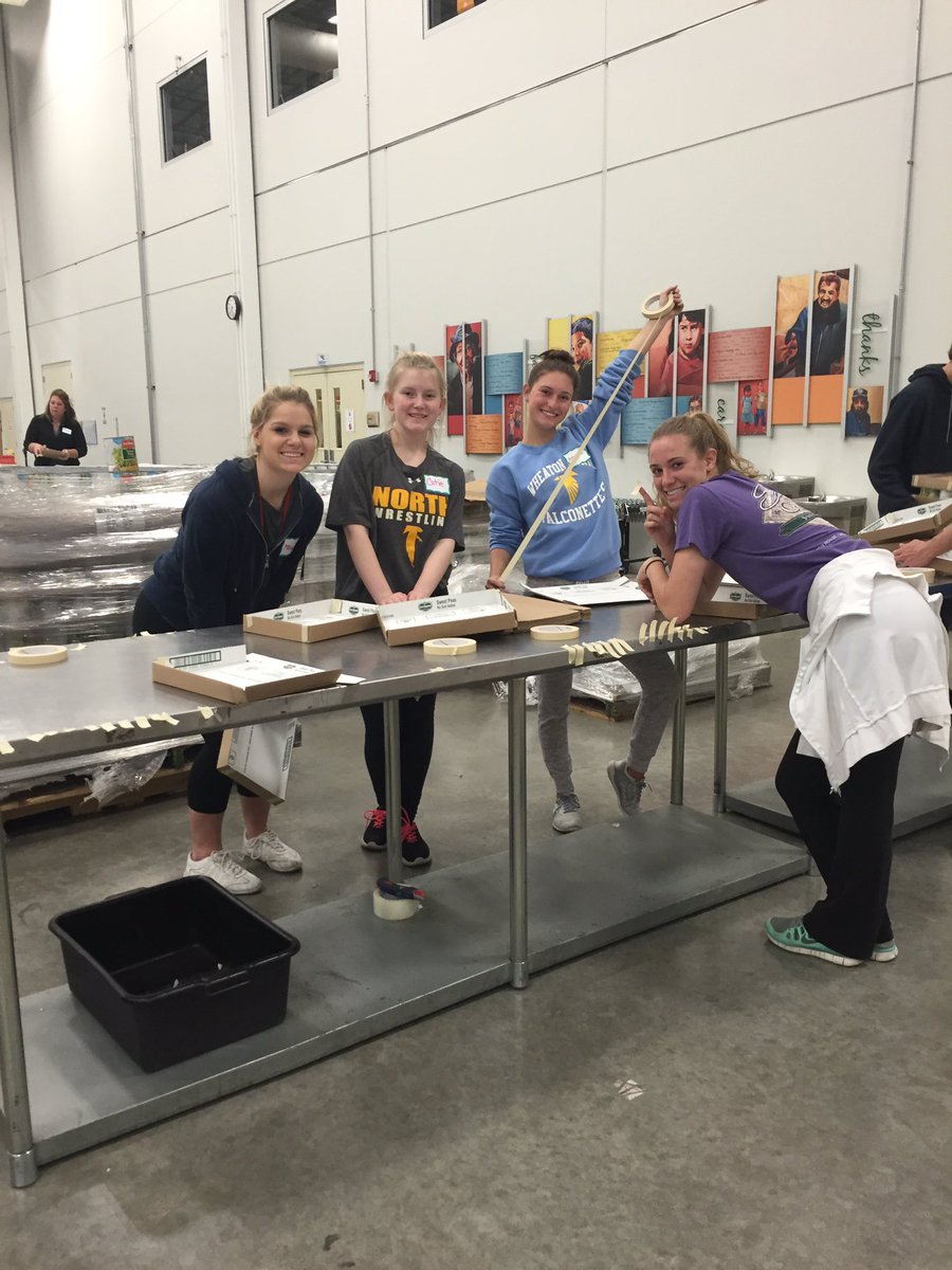 WNFalconettes's tweet image. A big thank you to these lovely falconettes for volunteering last night! #makeadifferencemonth @WNHSFalcons ❤️