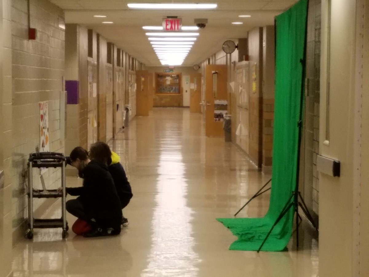 astough1134's tweet photo. My students are using the green screen today! #gmspanthersmaumee #cooltechtools https://t.co/k3IZt6xx5I