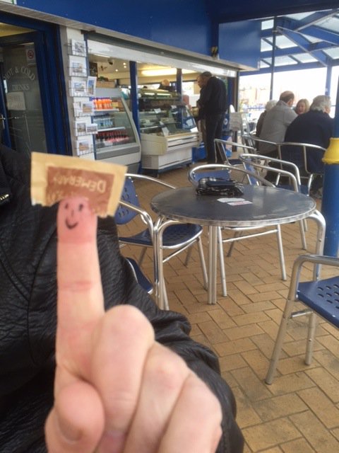 Chabbleapp's tweet photo. #ChabbleChums, face on finger, nominate. @UniTalkLtd will donate £1k to a charity after 1k followers. #ChabbleApp https://t.co/p5Tk2vQxdQ