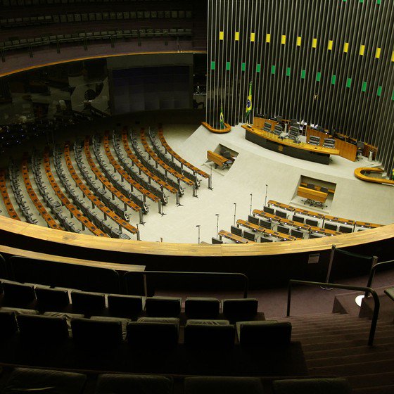 RevistaEpoca's tweet photo. Ministros e secretários deixarão seus cargos para votar no processo de impeachment - https://t.co/jV09KcxFi1 https://t.co/DP01pUKGUh