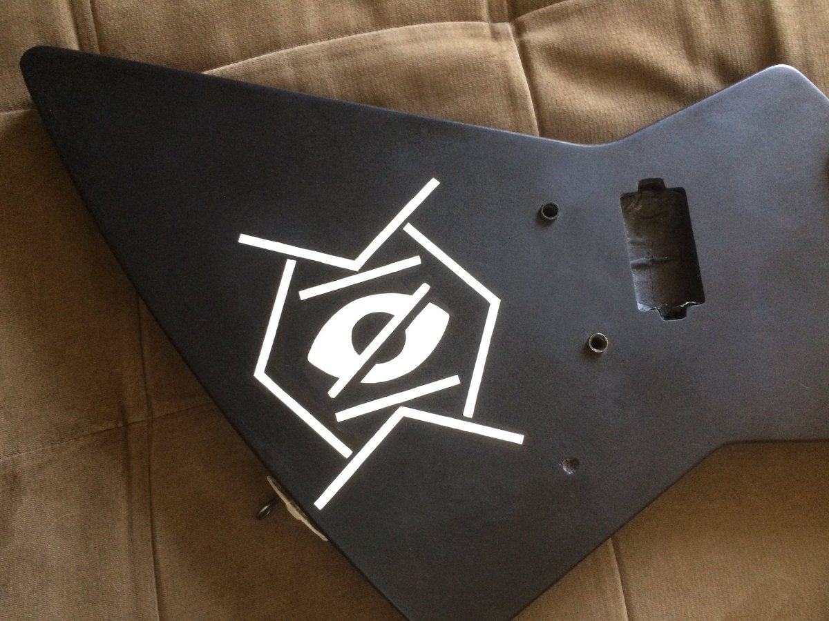 Matthew0Kennedy's tweet photo. My friend Mike builds guitars in Nashville. Progress on an all black custom Frankenstein with #theblankep logo. ๐๐๐ป https://t.co/AvpKNgHtMU
