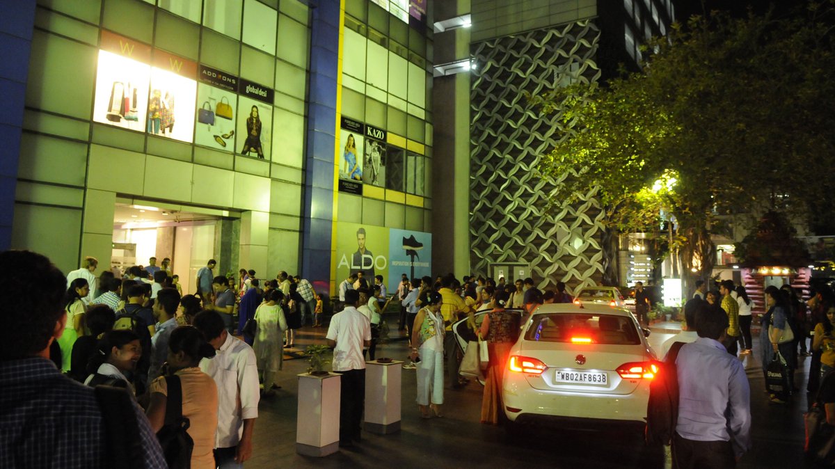 Samir Jana (@samirjanaht) on Twitter photo Crowd rushed out of Forum Mall at #Kolkata after #earthquake on Wednesday evening. <a href="/htTweets/">Hindustan Times</a> Crowd rushed out of Forum Mall at #Kolkata after #earthquake on Wednesday evening. <a href="/htTweets/">Hindustan Times</a>