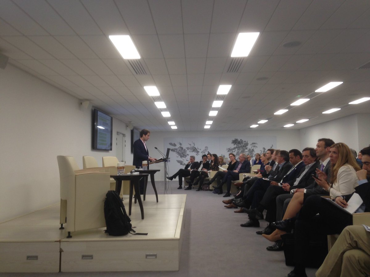 .<a href="/LoisMoulas/">Lois Moulas</a> présente le programme de la conférence santé et bien-être avec le <a href="/GRESB/">GRESB</a> <a href="/FrancaiseGroup/">La Française</a>