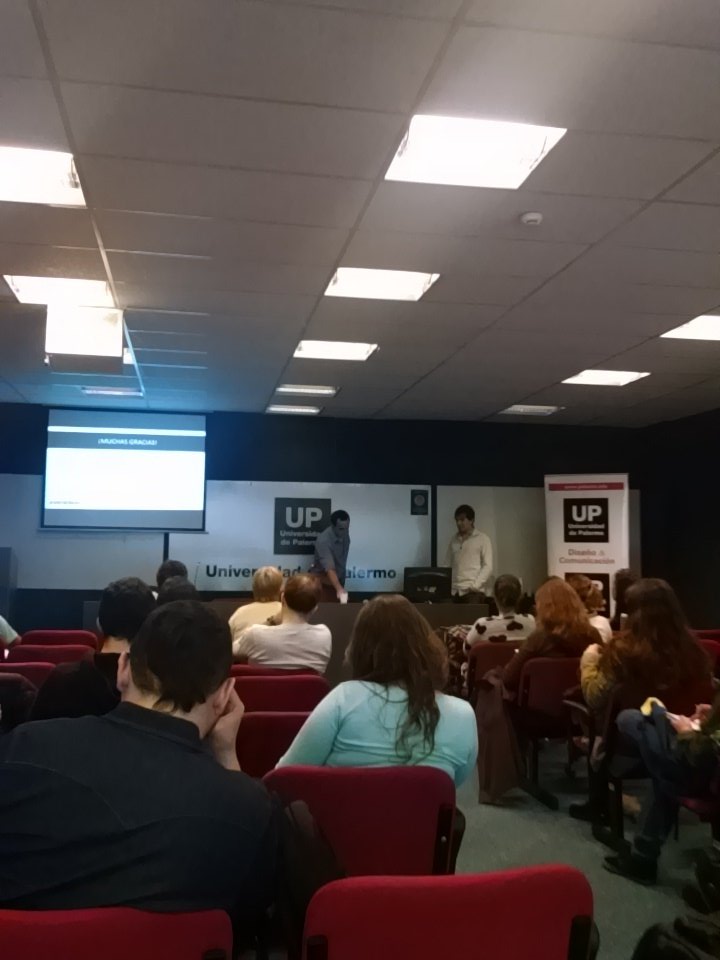 CaFT_UP's tweet photo. Los chicos de mkt online y mkt offline de @avenida_ar exponiendo en la UP sobre #ecommerce https://t.co/9xUXL5hewU