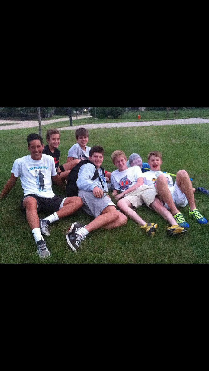 dougwallen11's tweet photo. @Just_To_Crispy happy bday christomoo😂😂 love u #emails#anaenaefrank #goofahhhhdoode #gradingscale #relaxchris#dirk https://t.co/uEOZRCxcmN
