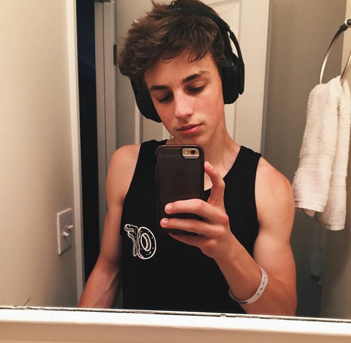 Dakota Brooks ( BrooksDakotaa) Twitter