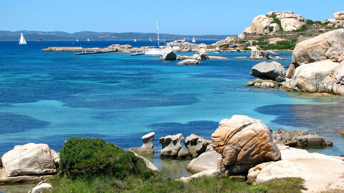 okinbook's tweet photo. #Estate in #Sardegna: 💰 💰 prenota prima e risparmi..Ideale per #famiglie Hotel da 45€!   https://t.co/dZoCbIT8yl https://t.co/sN6Hy6Z18E