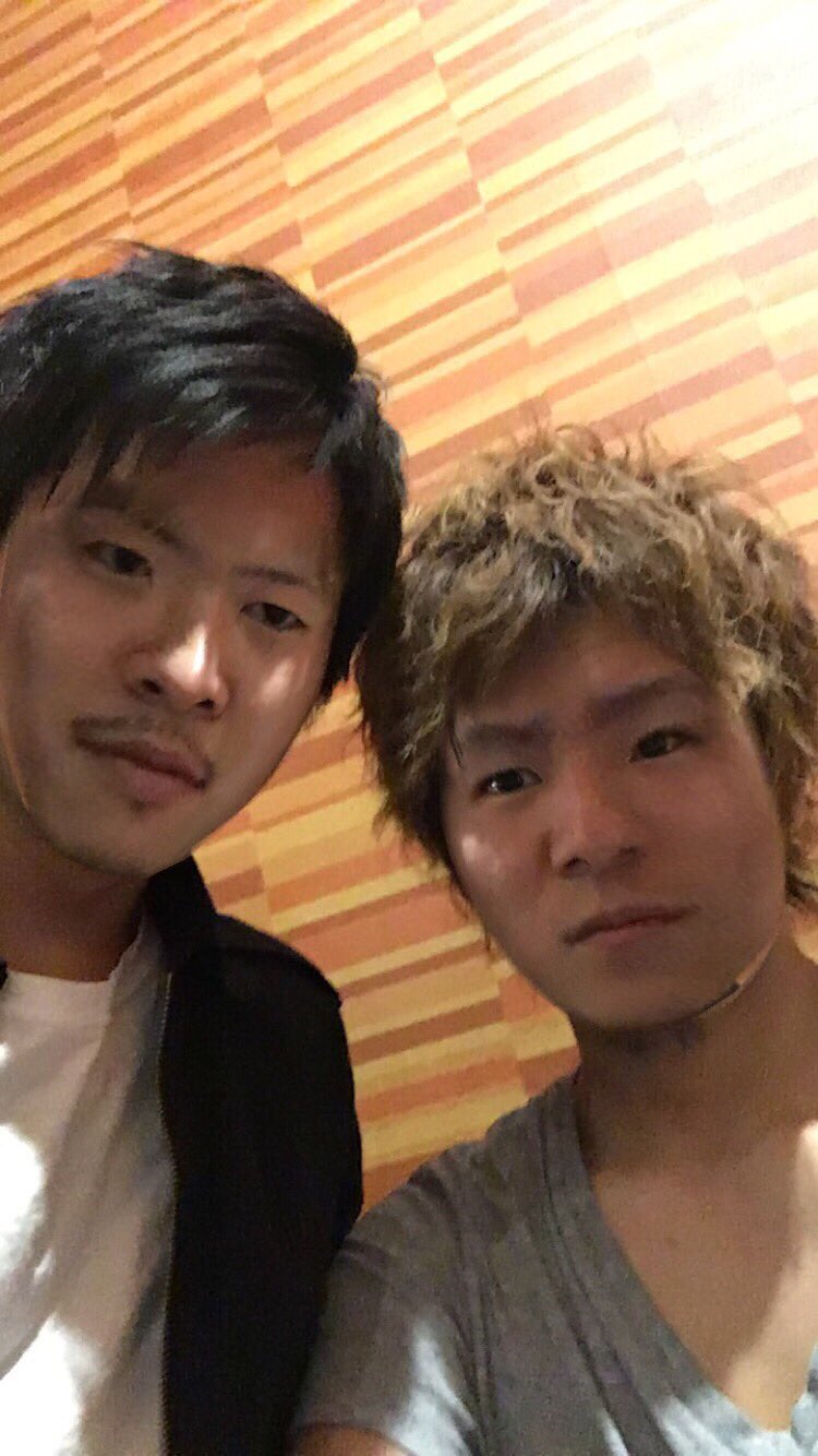 F C Beats 日本大学経済学部 4 13は3男石川知樹21歳生誕祭でした これからもf C Beatsのファッションリーダーでいて下さい そしてなによりも ブリブリの事も忘れないでください イケメンが2人不在なため 平均顔面偏差値低めですがご了承ください