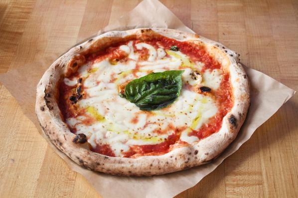 Pummarolacg's tweet photo. No one does Margherita #pizza like we do! #ItaliansinMiami https://t.co/m50jCVIuAe