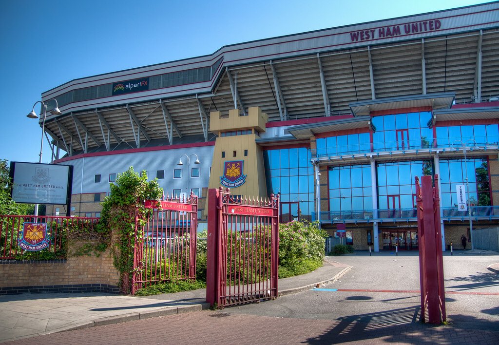 AdriSanMiguel's tweet photo. The last ever FA Cup tie at Upton Park⚒
Come onnnnn💪🏻
#FarewellBoleyn #WHUFC #EmiratesFACup #Hammers https://t.co/olws7qAaS2