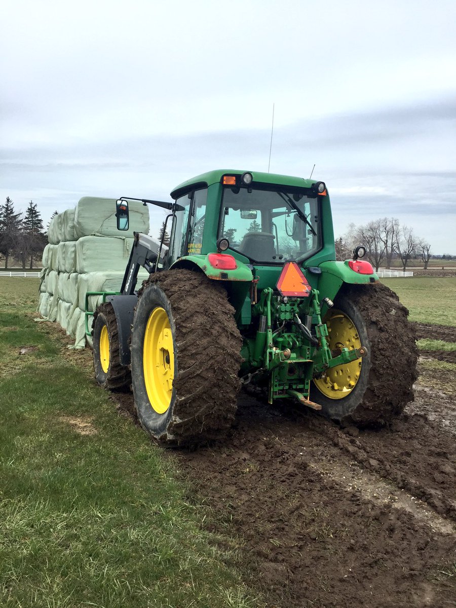 DanAlyea's tweet photo. Well, it was solid when we started loading bales... #hay15 #farm365 #ontag https://t.co/ZrrTa6Z3KR