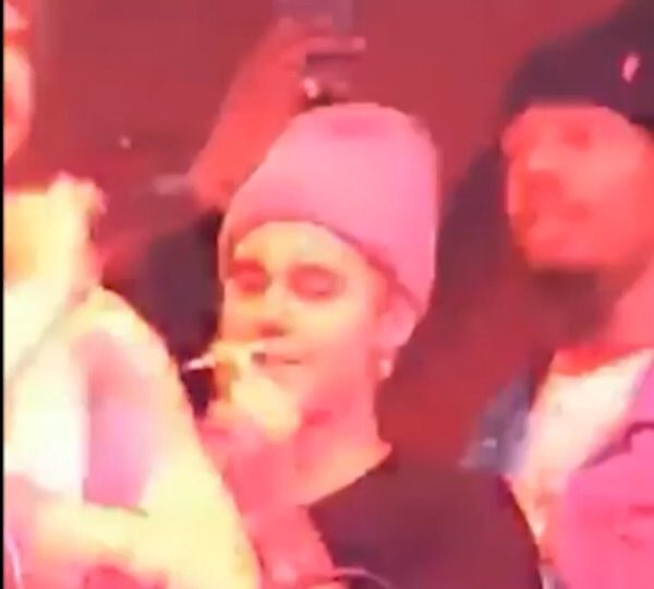Justin Bieber uses Post Malone as an ashtray which resulted in a choke? 🤔