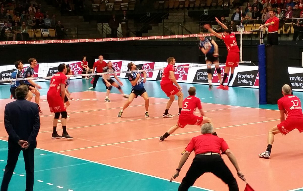 ISuffeleers's tweet photo. Gejuich in de lottodome in Maaseik: @NOLIKO_Maaseik wint de topper van Roeselare en komt mee aan de leiding. https://t.co/CR1XawMSLc