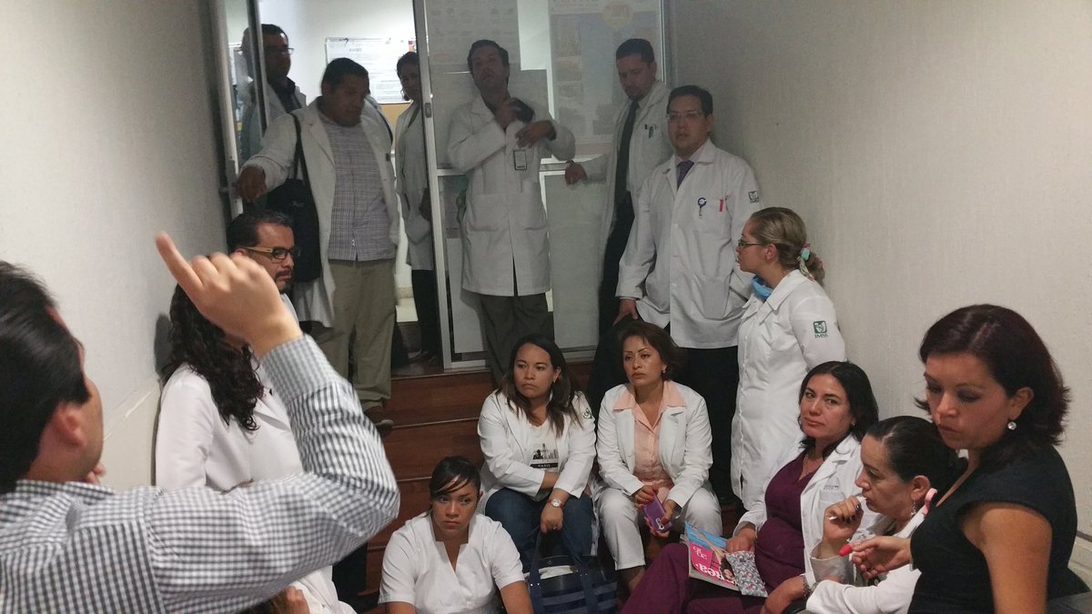 DrEdsonPineda's tweet photo. #YoApoyoalDrHernandezLeon Dr sus colegas estamos en reunión para apoyarlo! @Tu_IMSS @brozoxmiswebs @rtellezrecillas https://t.co/kyu3JojgQh