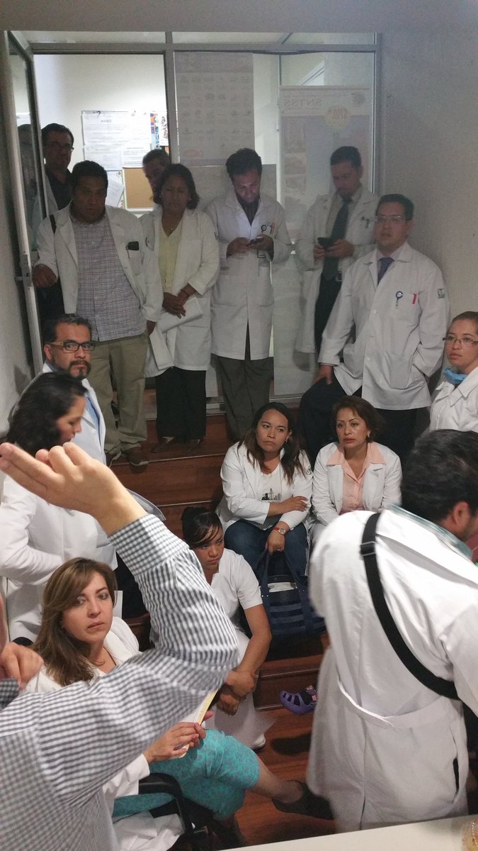DrEdsonPineda's tweet photo. #YoApoyoalDrHernandezLeon Dr sus colegas estamos en reunión para apoyarlo! @Tu_IMSS @brozoxmiswebs @rtellezrecillas https://t.co/kyu3JojgQh