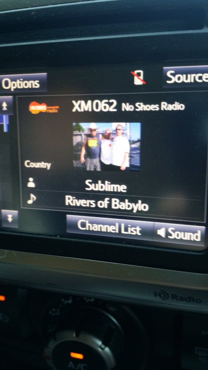 tsandg8r's tweet photo. W-o-W @noshoesradio on #XM62 droppin' L-Beach's finest. Saw em at #HardbackCafe long b4 @jb8sy arrived in #Hogtown https://t.co/rj1fq47EZ7