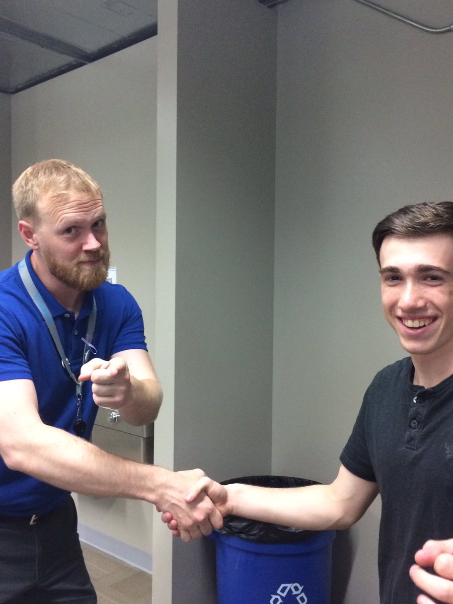 frc5431's tweet image. He promised to dying his beard! 25 retweets and it goes blue 🔵! 50 and we add glitter! #omgrobots @FIRSTinTexas