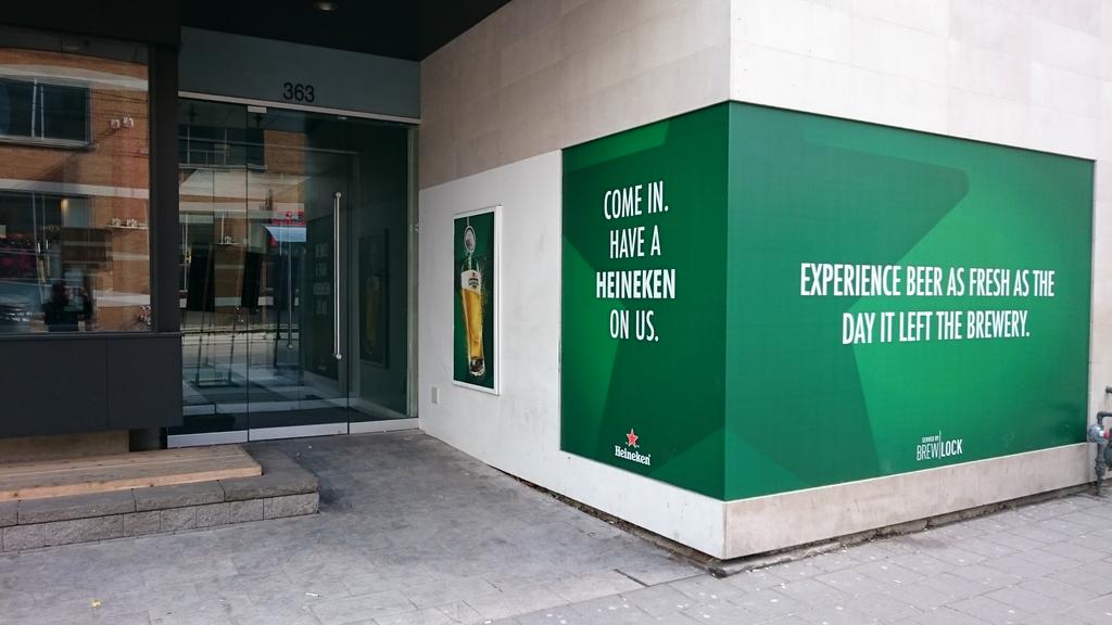 theheinekentom's tweet photo. Found this @Heineken_US lounge in #Toronto, corner of King &amp; Peters, open Sat/Sun noon to 8p. #Brewlock https://t.co/rp6BbQV4lD