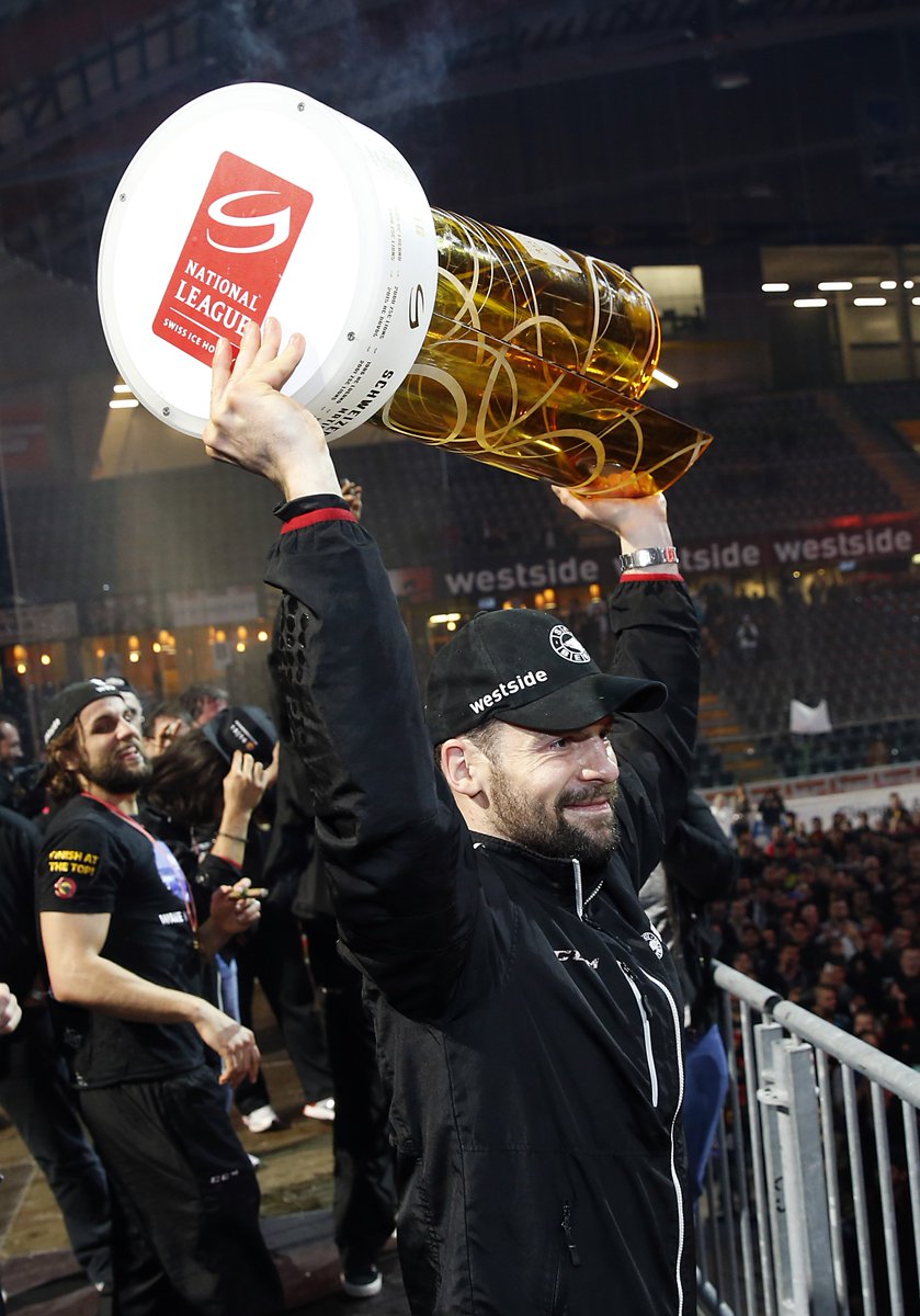 scbern_news's tweet photo. 14. Meistertitel des #SCBern. #bärnrockt

© Urs Baumann / KEYSTONE/Ti-Press/Gabriele Putzu https://t.co/ziHyGMECKJ