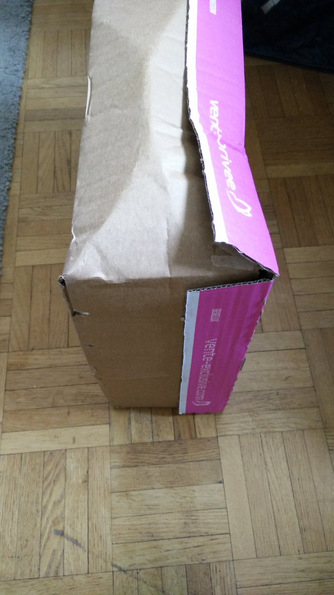 MacManiak's tweet photo. Ce coup-ci, j'ai rapidement reçu ma commande @venteprivee_fr. Un peu trop rapidement d'ailleurs. #SoColissimo https://t.co/VBQVjTGFqD