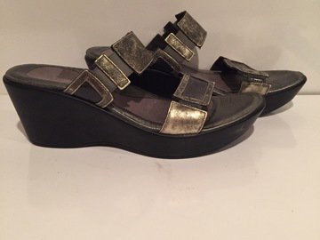ShoezzammRocks's tweet image. New listing NOAT wedge sandals on #Shoezzamm #NOAT #Sandals #Shoes #spring #comfort buff.ly/1SfvuQC