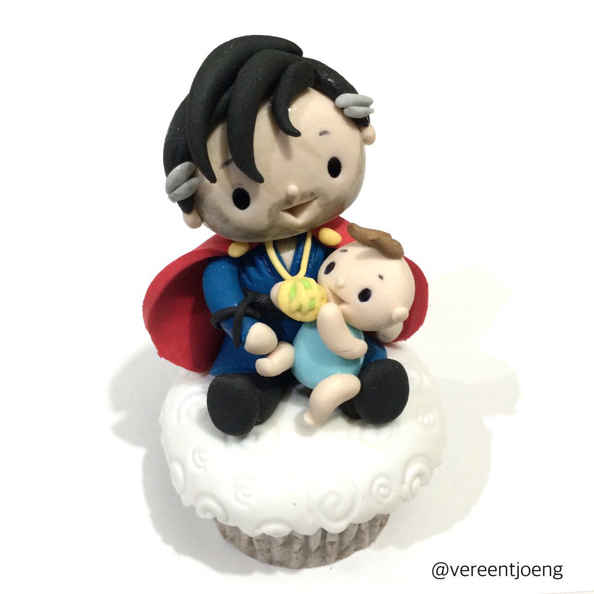 vereentjoeng's tweet image. Cumbercupcake: Dr Strange with baby Chris :D #DoctorStrange #BenedictCumberbatch