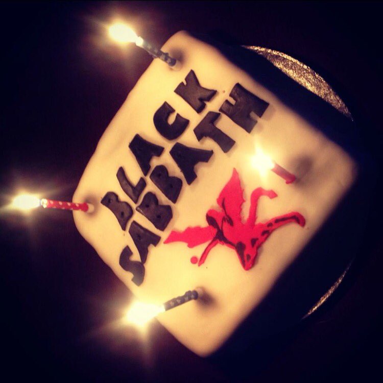 jennimc's tweet photo. Been two years since @BlackSabbath got the #bakeadelica treatment #blacksabbath #cakes #buzzfeast https://t.co/1yaOZEVtkj