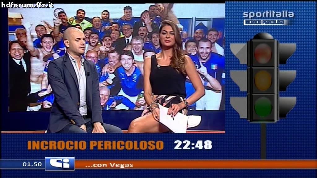 ClipsSexy's tweet photo. Jolanda De Rienzo – Incrocio Pericoloso https://t.co/EuBlv8IatW https://t.co/M9I4BtJPH6