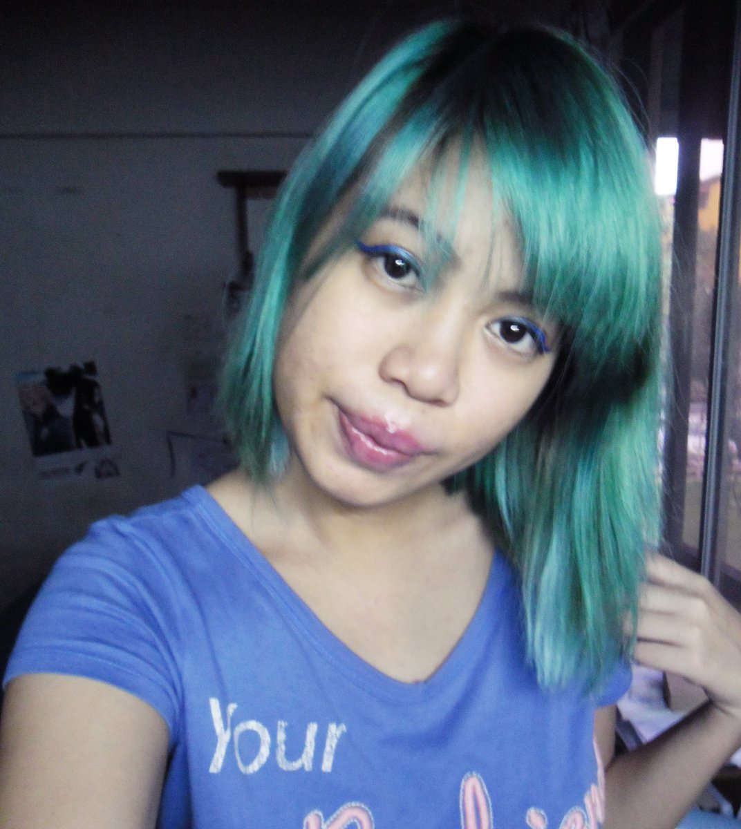hannahbahh's tweet photo. Went thru last year's selfies and now I want to give myself bangs again #howdis https://t.co/qJ89QElV4O