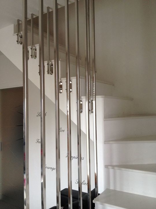DMMShop's tweet photo. Barbara da una semplice idea ha creato con dei tubi tagliati a misura una ringhiera per le sue scala di casa arreda… https://t.co/bU5Rn342XI