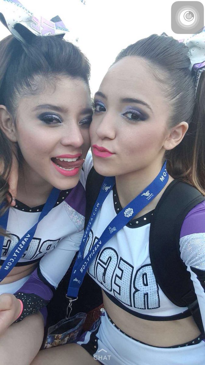Luzgaabi's tweet photo. La mas loca de todaaas!! Teadoro amigaa #UCA2016 @Valeriacoronad https://t.co/a6chdsLUcX