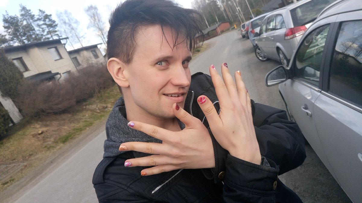 markoitkonen's tweet photo. Loman kunniaksi olin ALSOlla työharjoittelussa. Kynnet siis kunnossa ja Facebookki päivitetty 😀 @MiraFlinkman https://t.co/ttWDgFsv8w