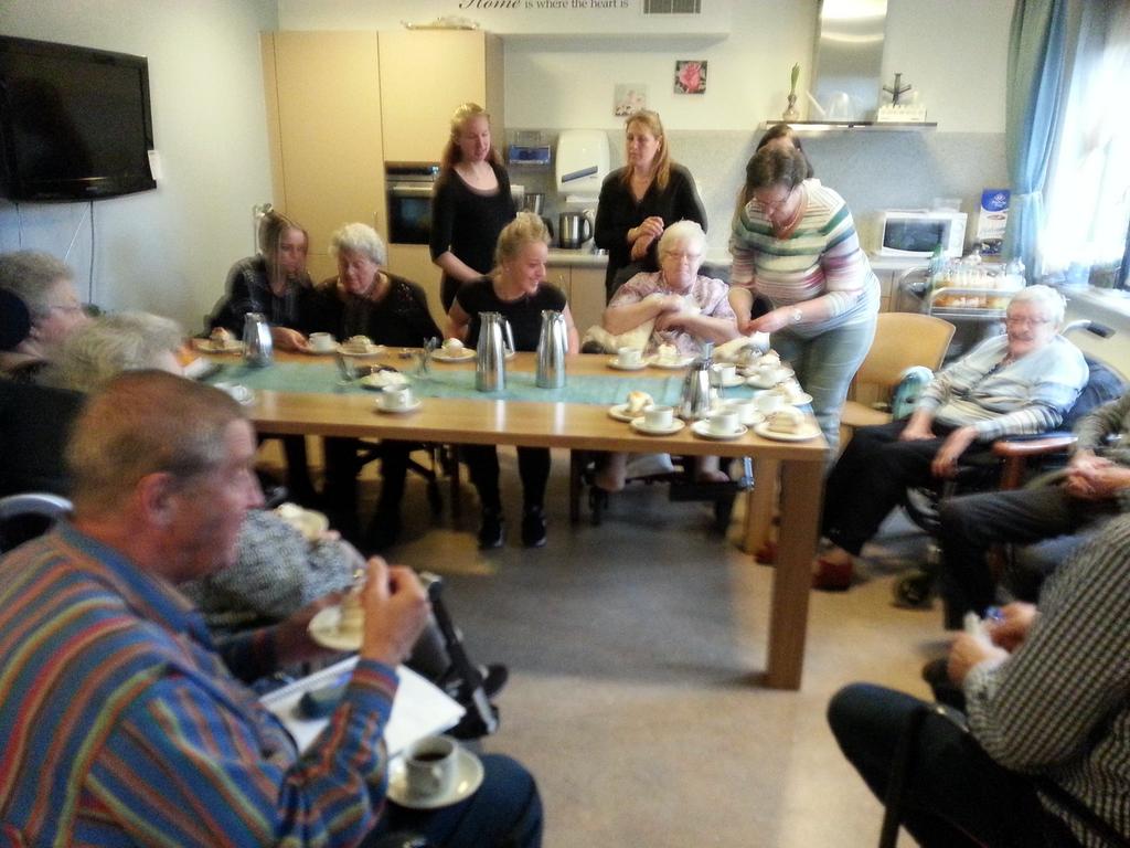 Vanavond  huiskamerbespreking van de ziekenhuiszijde <a href="/Coloriet/">Coloriet</a>  De Hoven. Betrokkenheid was groot.