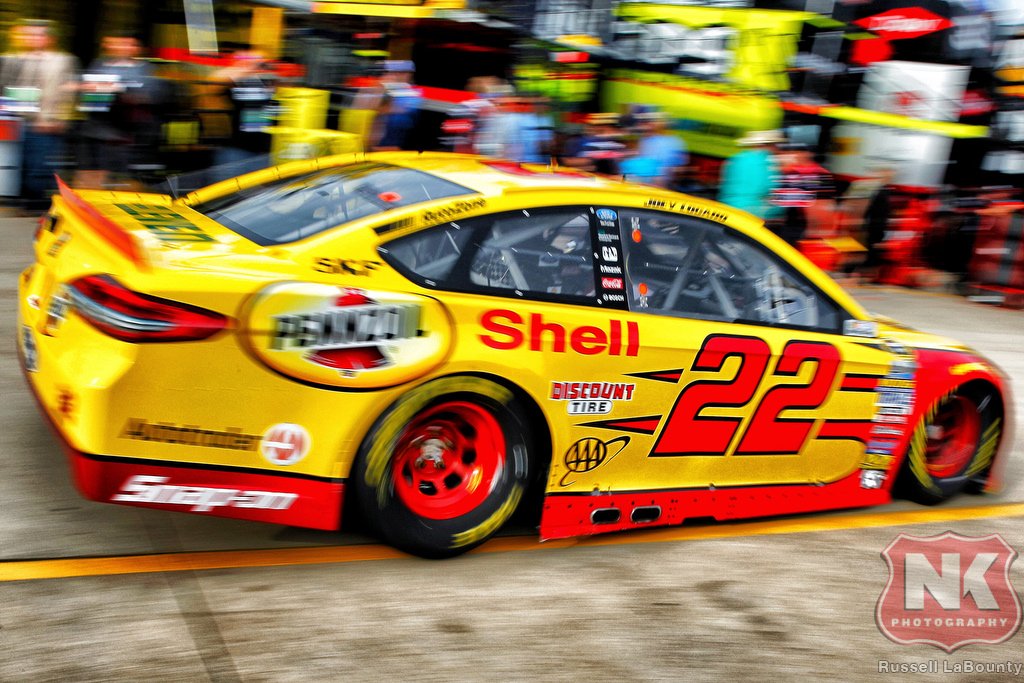russelllabounty's tweet photo. Exiting the garage @TXMotorSpeedway during @NASCAR practice for the #DuckCommander500 https://t.co/r6ZItUICNs