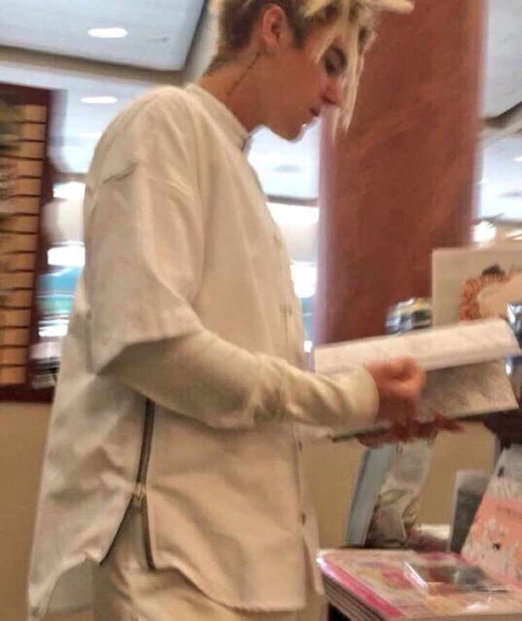 BaldwinftBieb's tweet photo. he's so unproblematic looking for a colouring book I'm crying https://t.co/goaxglgoKS
