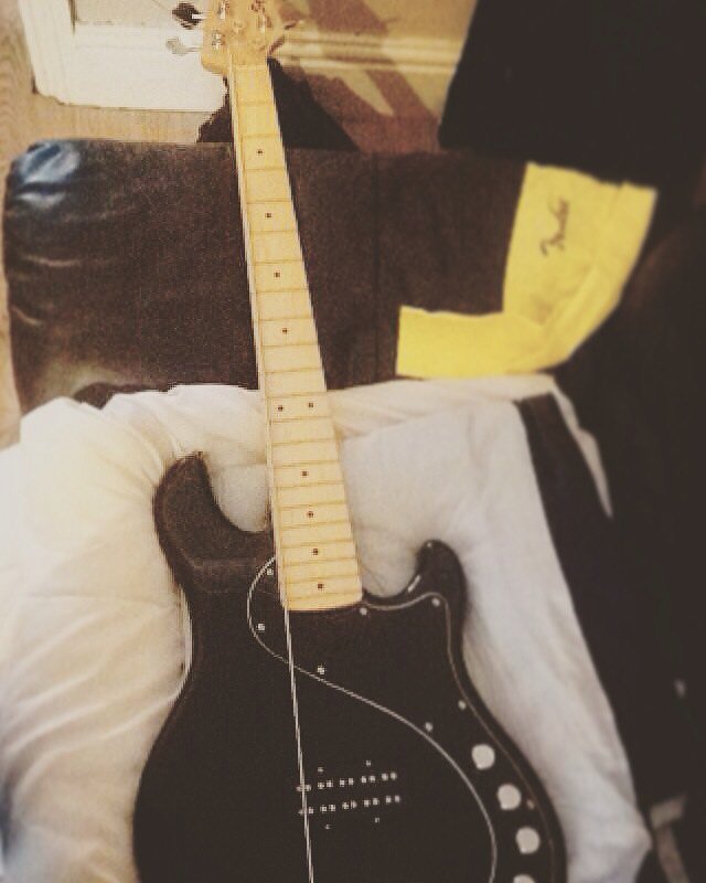 DontStopGoMusic's tweet photo. Djent bass https://t.co/Voj3FwtPPx