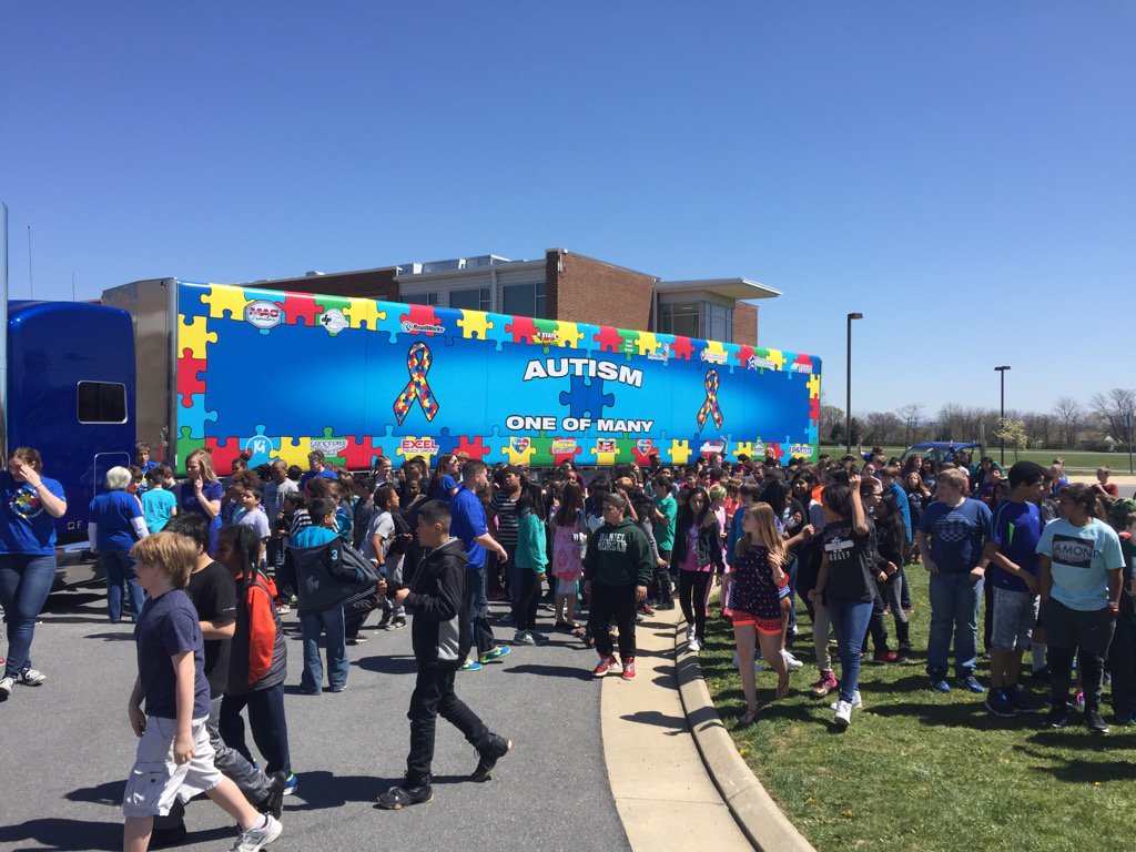 JerryLPutt's tweet photo. Our 5th Grade Scholars sharing the beauty of #autismawareness #R3 @WPSboardchair @tweetwps https://t.co/xTu5o54KRP
