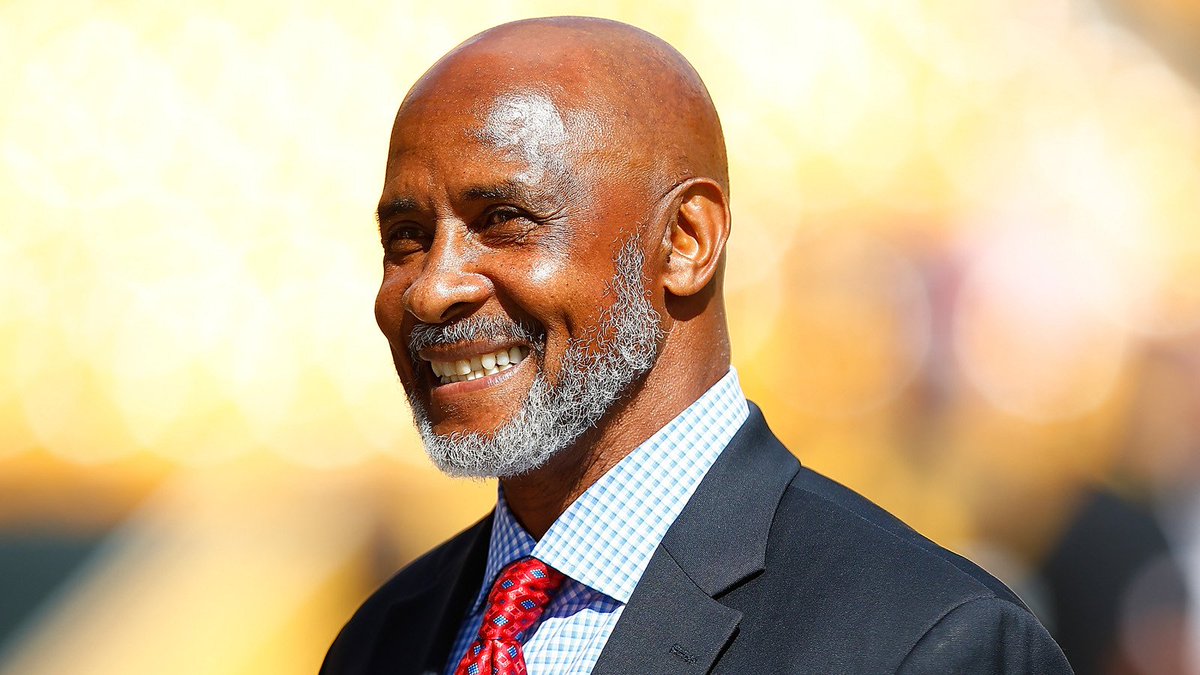 NBCSports's tweet photo. .@USC has named Lynn Swann the school's new athletic director. https://t.co/1XnJ3W2hNH https://t.co/rryH47mdnS