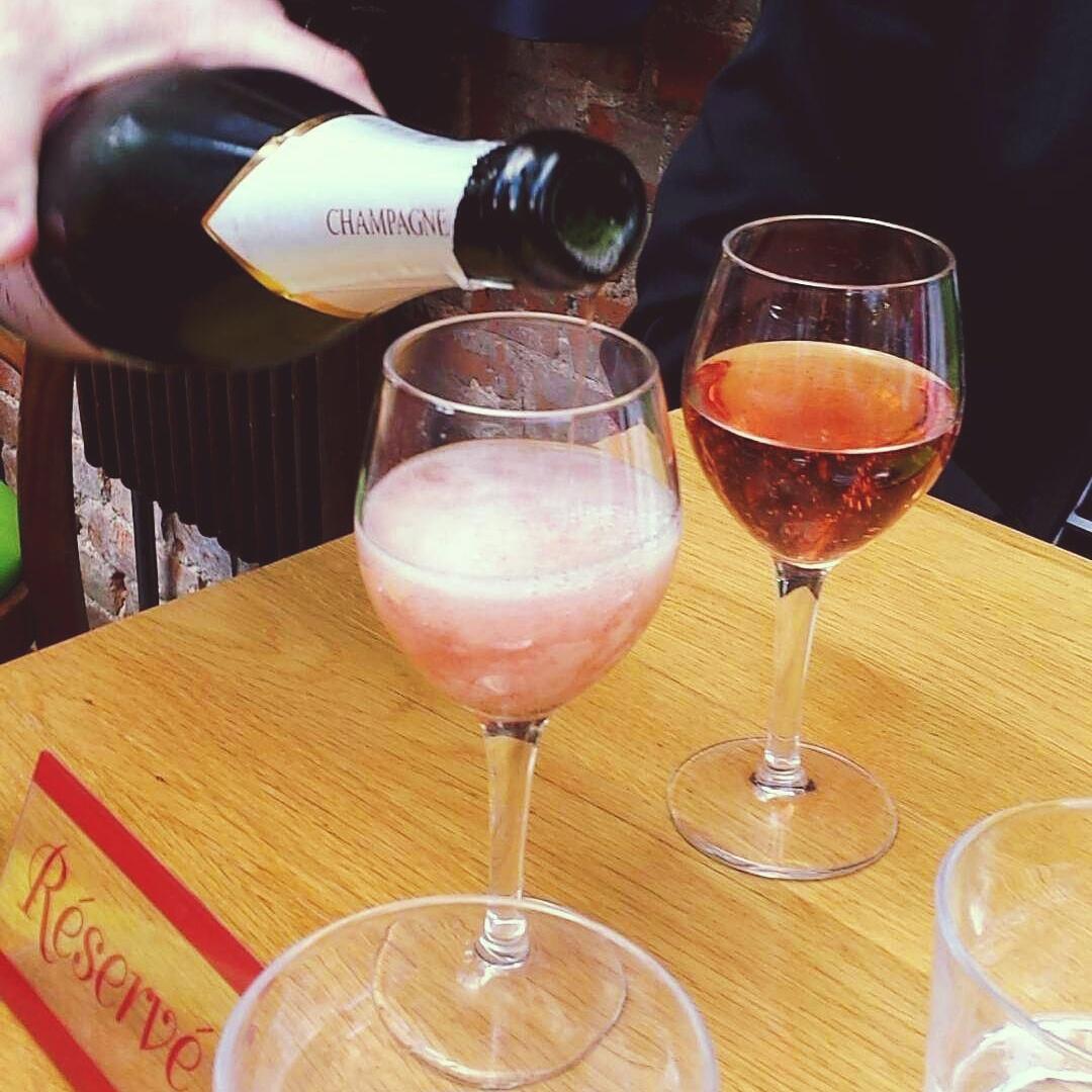 TiiaKares's tweet photo. Champagne hour 🍸🍸 https://t.co/dQZfSuQcS4
