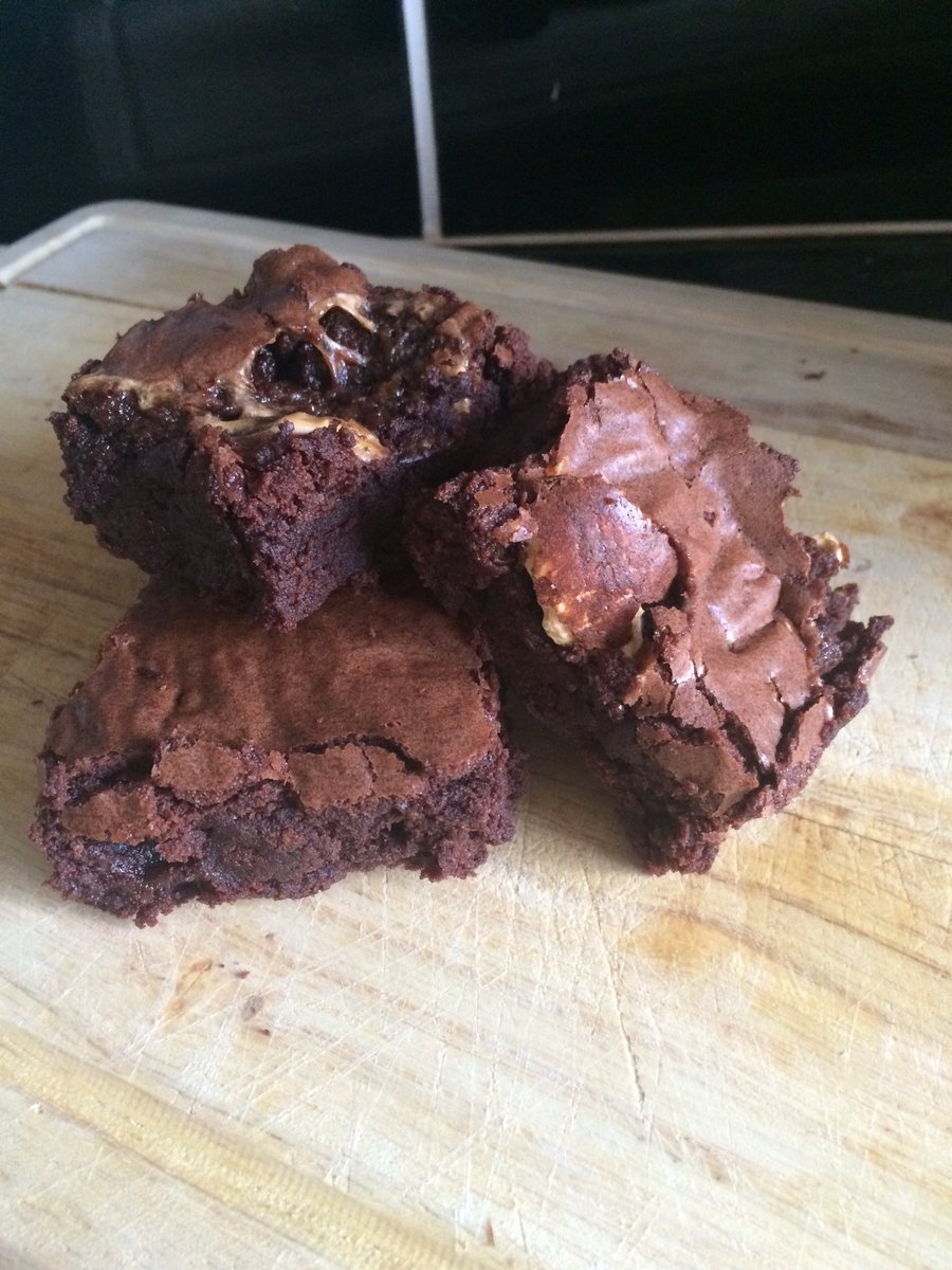 _ChefTony's tweet photo. A midweek treat; marshmallow and walnut brownie. #midweektreat #brownie #chocolate #indulge https://t.co/EKTKE7suRB