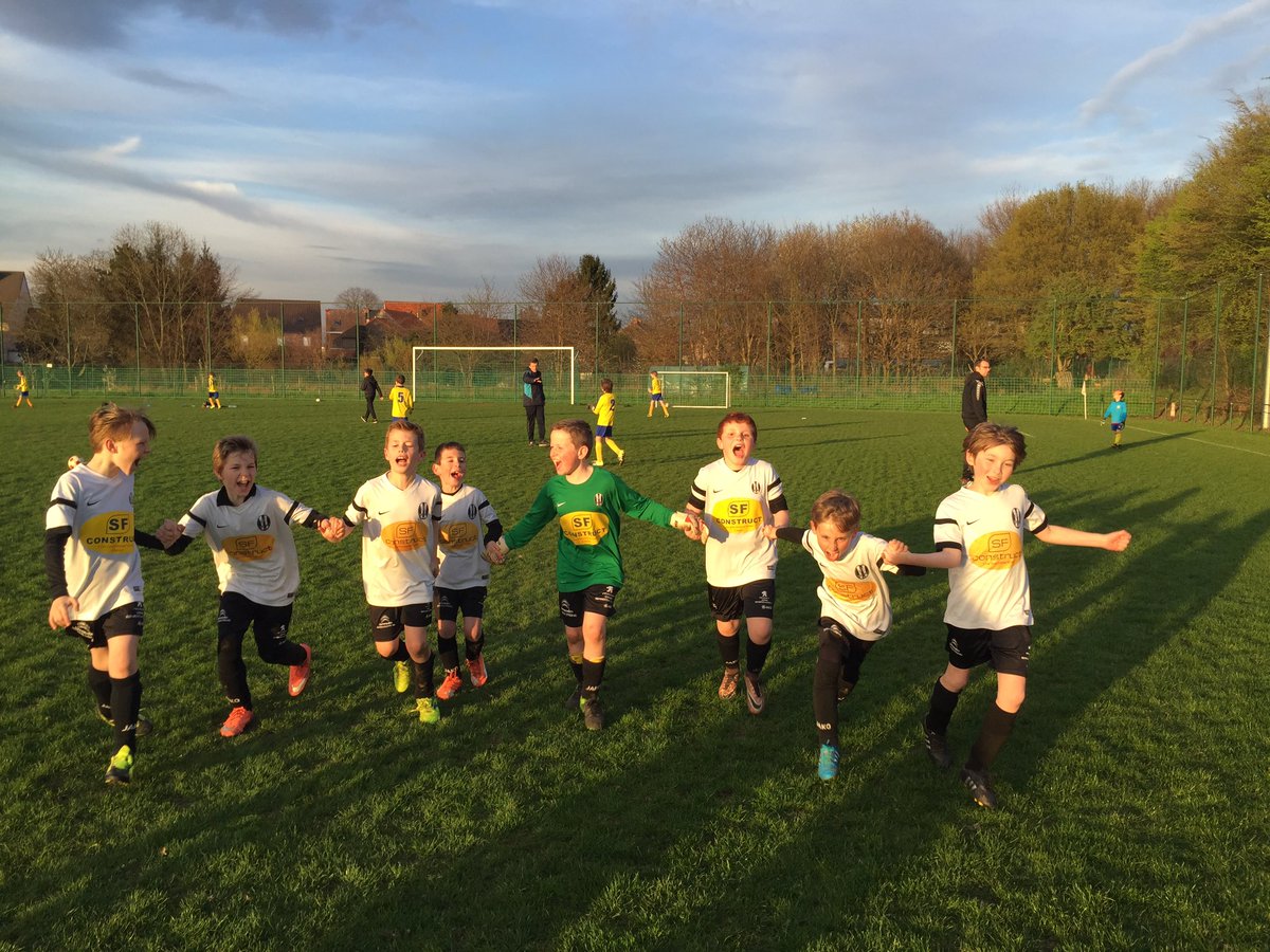 SergeVinson's tweet photo. Weer een mooie wedstrijd van de U10 van #KFCDiest https://t.co/ObnwjHm2zz