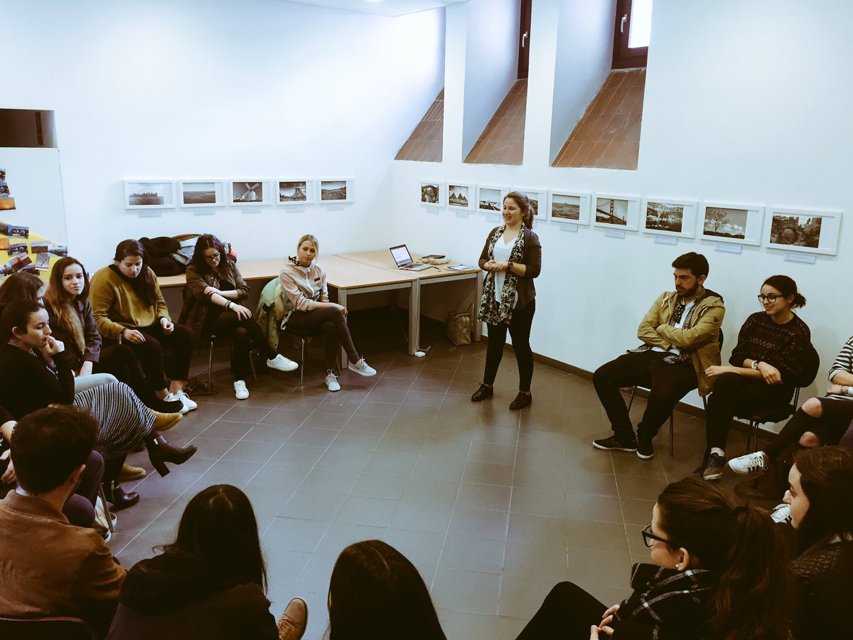 patrickkADJEI's tweet photo. "Si no sé dónde estoy, no puedo ir a ningún lado" Gran taller de la mano de @ilekue en #Publicatessen2016 👏🏾👏🏾 https://t.co/oRmEXOUC0O