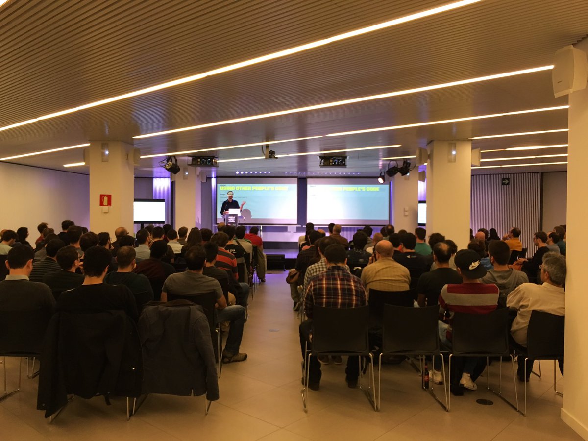 BcnJS's tweet image. Wojciech @sharnik is now talking about #reactnative at #BarcelonaJS @MW_Centre