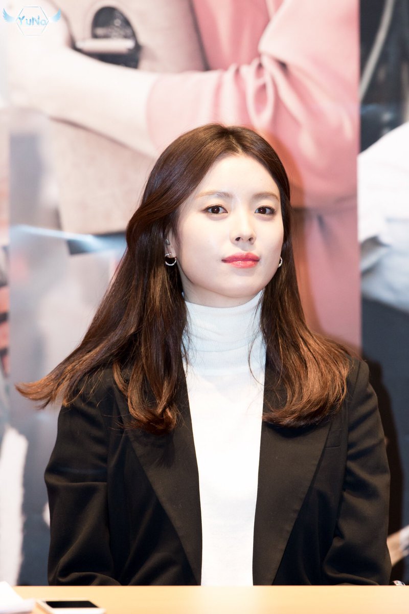 160408 #해어화 #한효주 #건대 영화 대박나길 기원합니다. 우상 한효주님 좋은일이생기든 나쁜일이 생기든 항상 trust합니다. 신앙입니다. By.유나그래퍼...