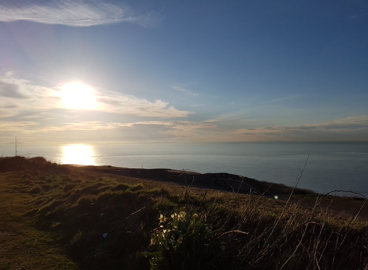 Breathtaking sunset across the Needles Headland! @IsleofWightNT <a href="/nationaltrust/">National Trust</a> #StanOnTour #IsleOfWight #NTHolidays