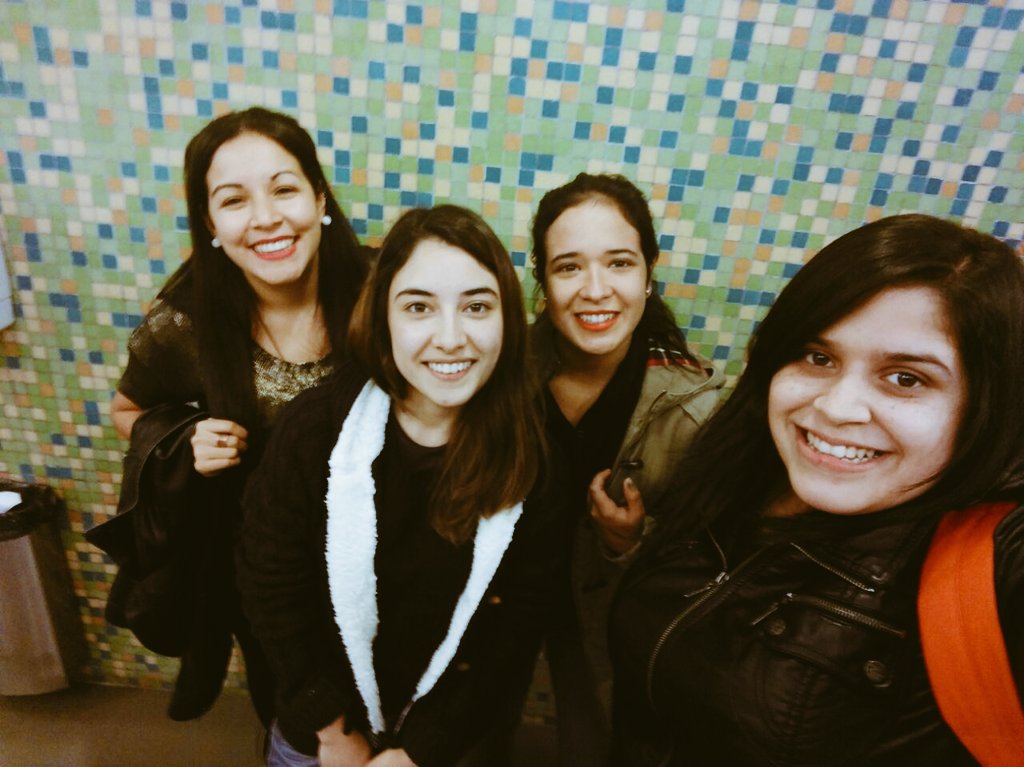 FloorNoblega's tweet photo. Ayer con unas nenas. Las amo❤ https://t.co/iMSCwjDip2