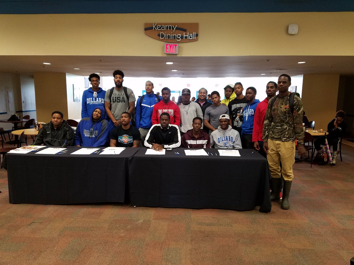 GeauxDU's tweet photo. @du1869 student-athletes in conjunction with @DU_RecSports take a pledge against violence #ncava #stopvoilence https://t.co/elMhDojiky